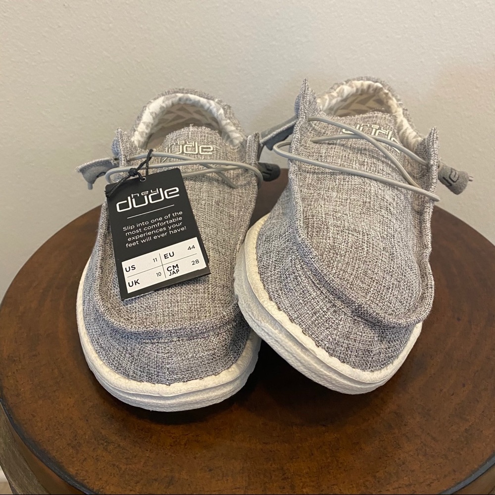 Hey dude! Look at these shoes!